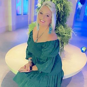 Meet your Posher, Crystal